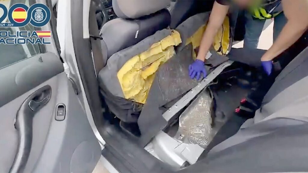 Detenido en Ceuta por modificar su SEAT León para transportar inmigrantes