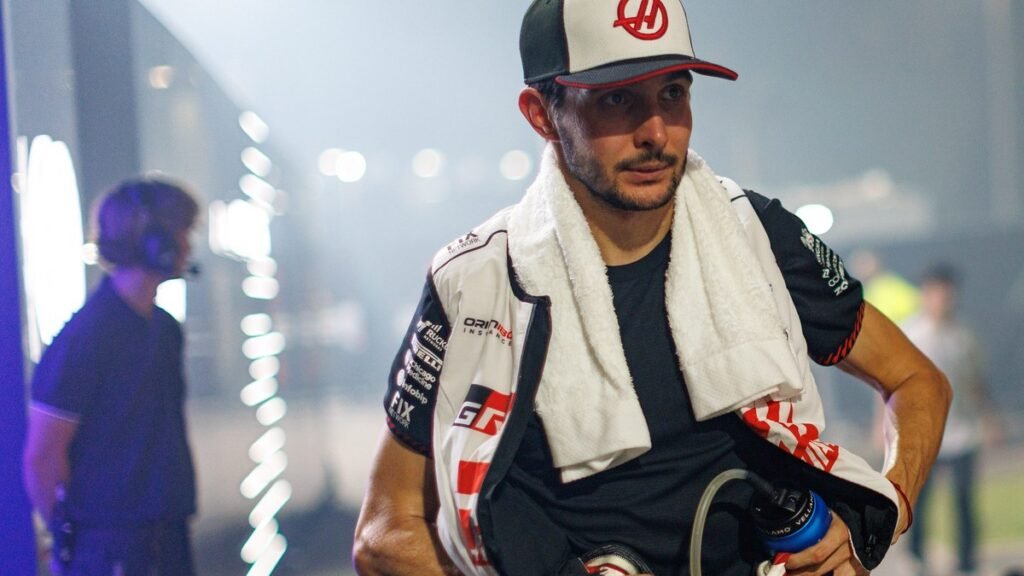 Esteban Ocon respalda la llegada de mejoras en Haas F1 junto a Oliver Bearman