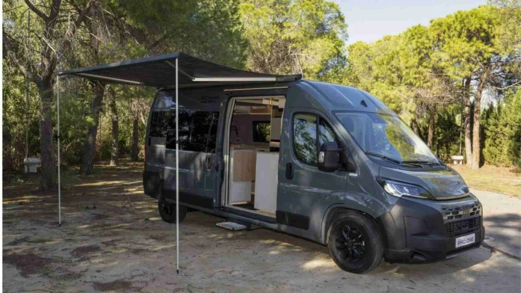 Fiat Ducato camperizada en paraje natural de montaña