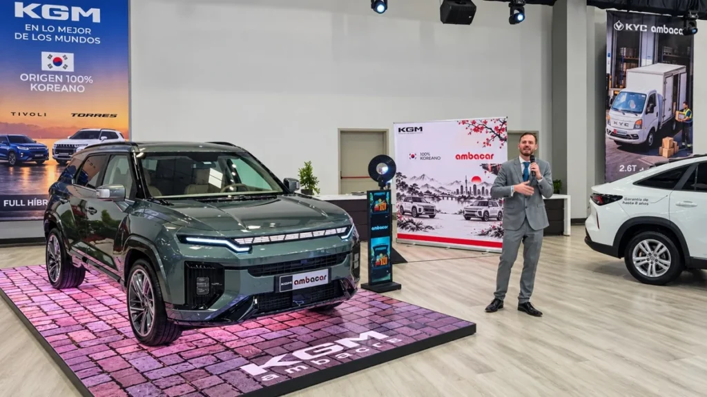 Vehículo eléctrico Livan RL7 EV de Grupo Ambacar presentado en Automundo 2026