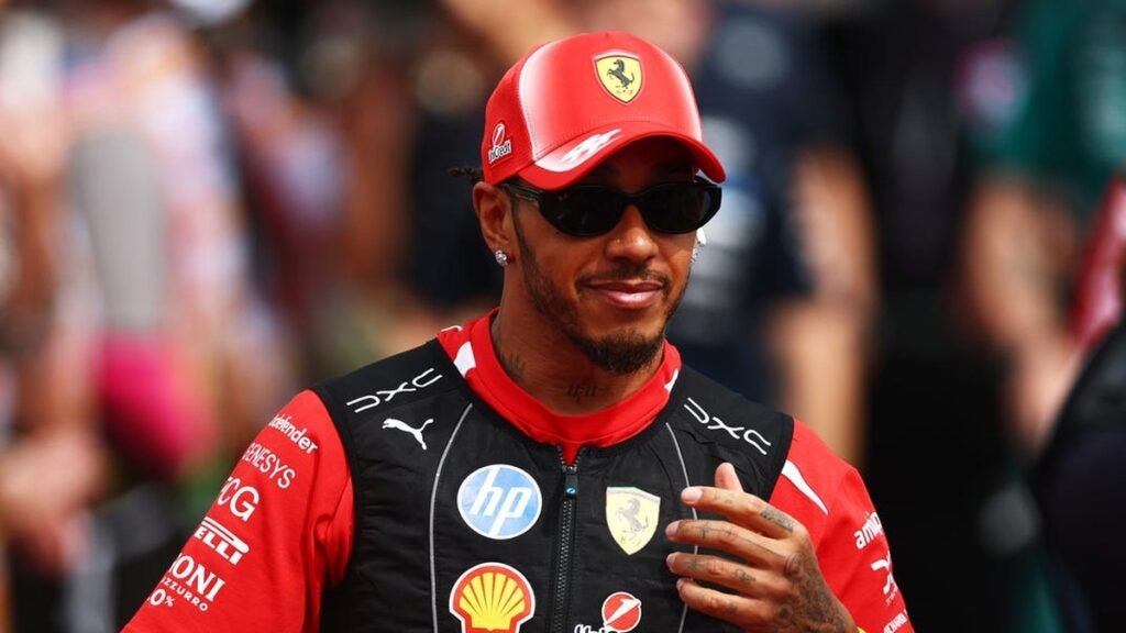 Lewis Hamilton analiza su estilo frente a Charles Leclerc en Ferrari