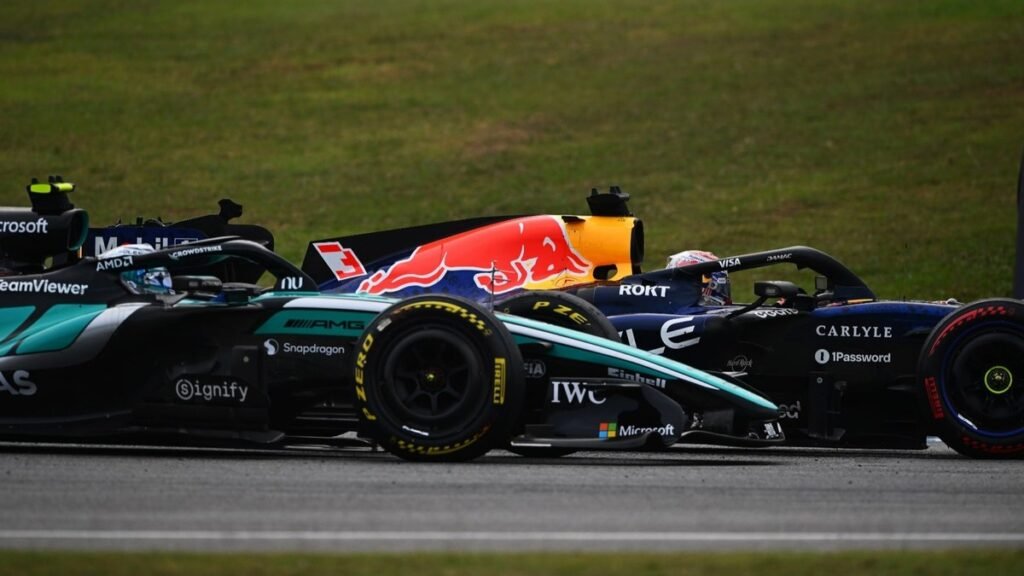 Max Verstappen busca frenar a Kimi Antonelli en el GP de Austin de Fórmula 1