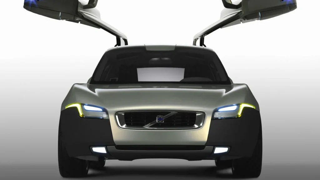 Prototipo Volvo YCC con puertas abiertas en ala de gaviota